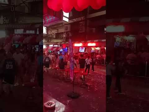 Happy new year, Soi 6, Pattaya. Dec.30 2022.9:00pm