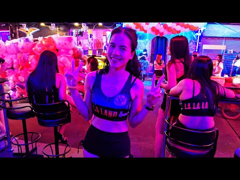 LIVE at La La Land Bar Soi 6 Pattaya Thailand