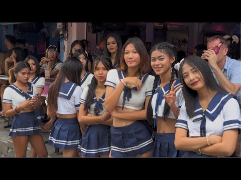 THAI LADIES so cute Soi 6 #pattaya #thailand #nightlife #youtubeshorts #soi6pattaya #boomboom