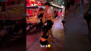 Catch the client if you can, Soi 6 , Pattaya 😃#shorts #thailand #pattaya #nightlife #ladyboy