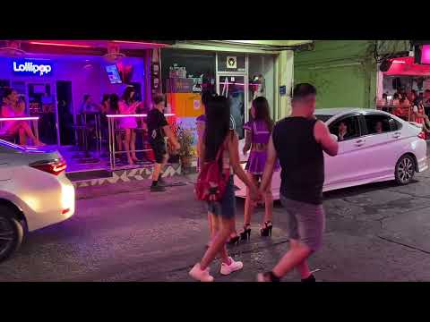 Crazy wet Friday night at soi 6 Pattaya  (part 1)