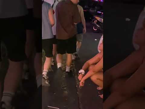 Girls flirt with Guys – Pattaya soi6, Thailand #travel #thai #travelvlog #shorts #soi6