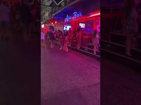 Pattaya Soi 6 🇹🇭 Beautiful Girls Lisa Bar #travel #thailand #pattaya #shorts #soi6
