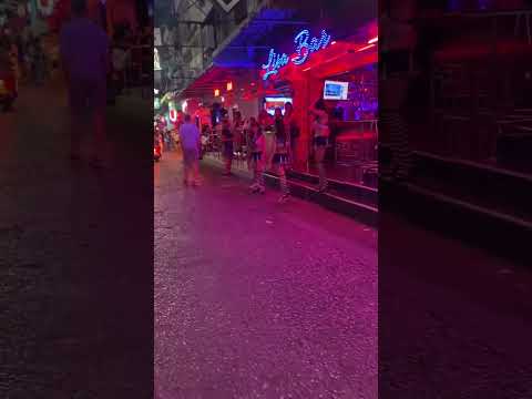 Pattaya Thailand 2023 🇹🇭 Soi 6 Girls don't let a man go! #travel #pattaya #shorts #soi6