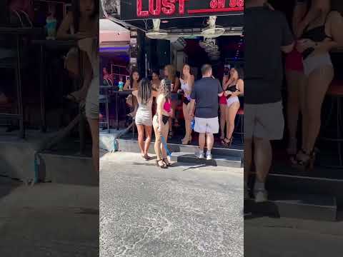 Thai girls at the bar on soi 6 Pattaya | Thailand travel #pattaya #travel #travelvlog #girls #soi6