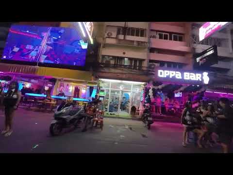 Soi 6 Wednesday night action packed.The good The bad and  The ugly western cowboy shoot out style芭提雅