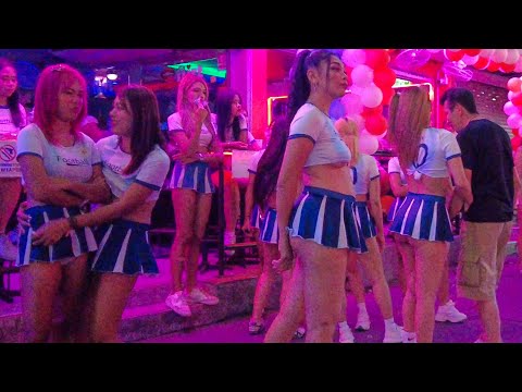 [4K] Soi 6 Pattaya Girls Offered Me 'Special Service' But I Chose Beach Road Then Soi 8!