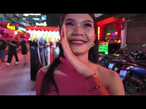 🇹🇭 Pattaya Nightlife After Midnight   Soi 6 Street Scenes So many pretty girls!