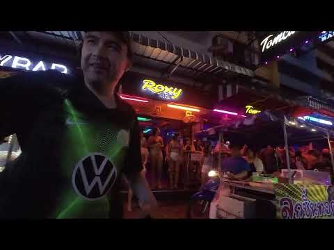 Soi 6 Thursday night walk.  Coming back to Pattaya.  Third week of August.  Time flies Having fun六巷口