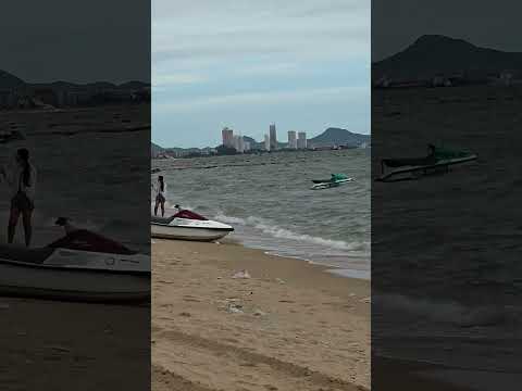 Mer agitée à Pattaya ! 🌊 #thailand #travel #funny #sea #waves #wind #plage #beach #pattaya #amazing