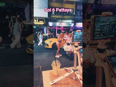 Soi 6 at 8pm starts getting busy!