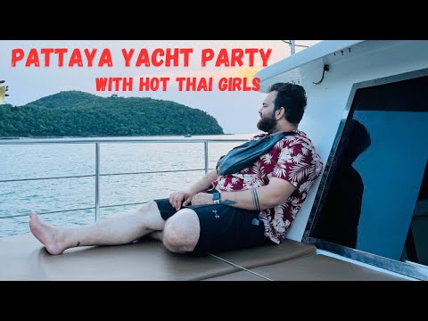 Yacht Party in Pattaya with Hot Thai Girls 😍| Must Do in Pattaya Thailand